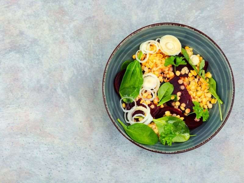 insalata lenticchie lamponi e avocado