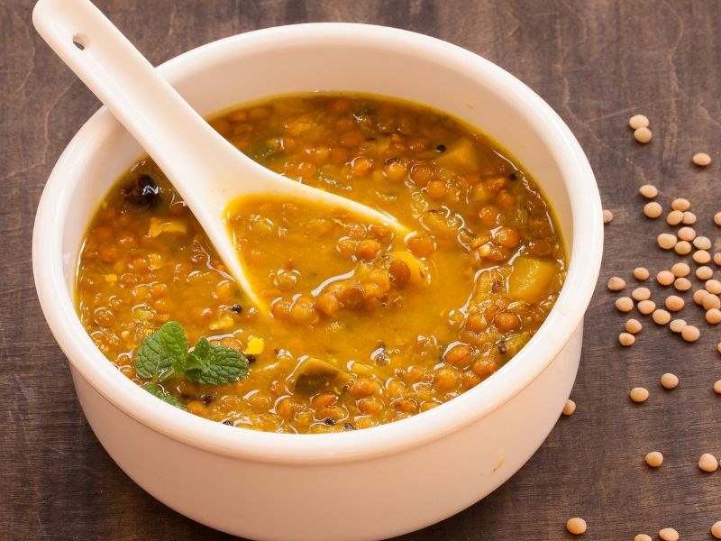 zuppa di lenticchie latte di cocco e curcuma